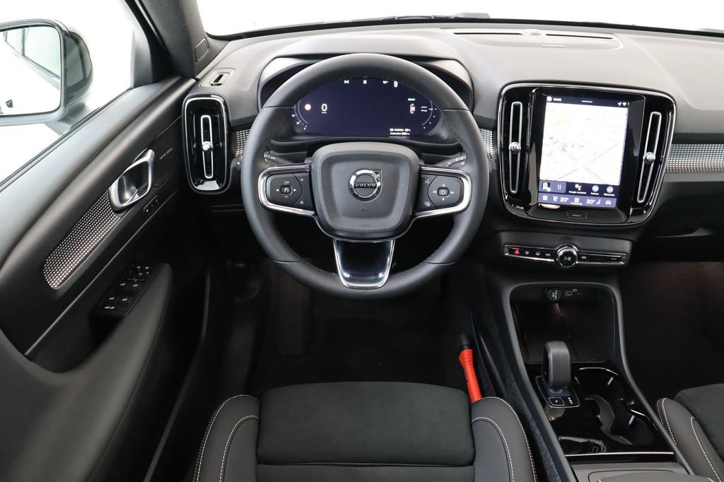 Volvo EC40 SINGLE MOTOR EXTENDED RANGE ULTRA BLACK ED. 82 kW, Auto's, Volvo, Automaat, 12 maanden, 82 kWh, Wit