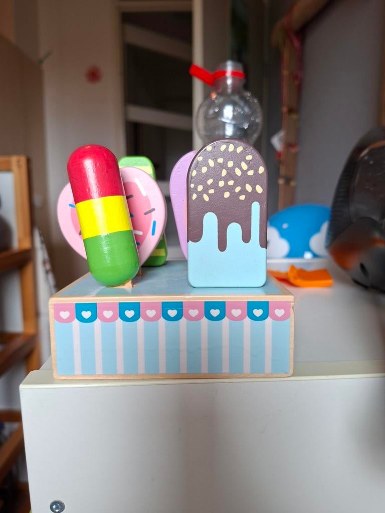 Houten ijsjes, Ophalen, Zo goed als nieuw