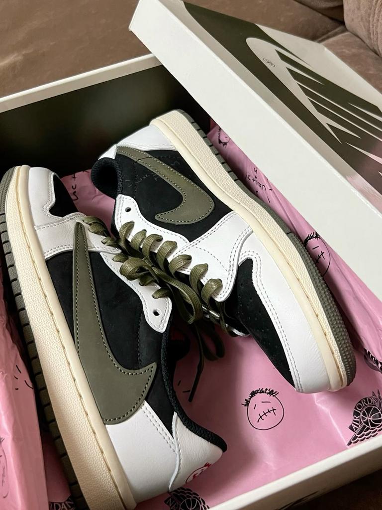 Travis Scott/Jordan 1 Low, Ophalen of Verzenden, Nieuw, Overige kleuren, Sneakers of Gympen