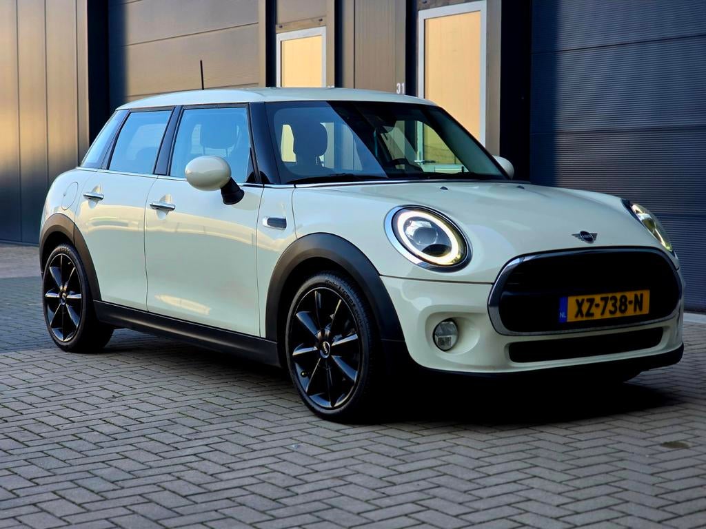 Mini 5-deurs 1.5 2019 dealer onderh. Keyless|Carplay|LED, Auto's, Mini, Voorwielaandrijving, Leder en Stof, Wit, Handgeschakeld