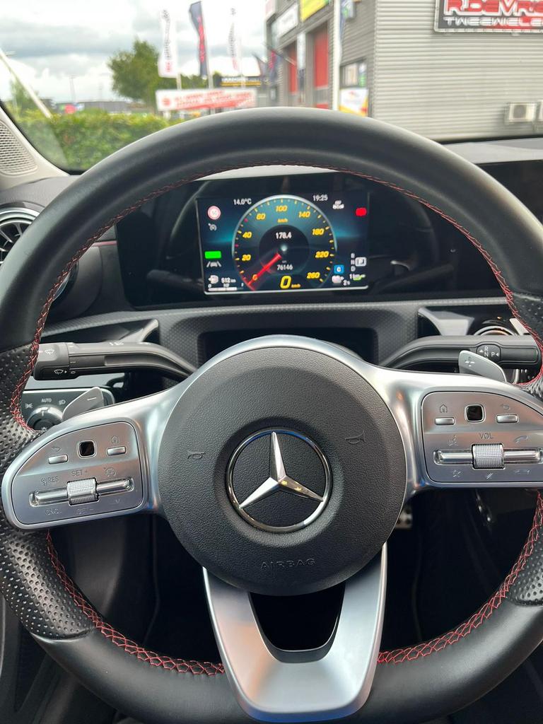 Mercedes-Benz A-Klasse A 250 e 218pk 8G-DCT 2021 Blauw, Auto's, Mercedes-Benz, 4 cilinders, Leder en Stof, Plug-in hybride, 1600 kg