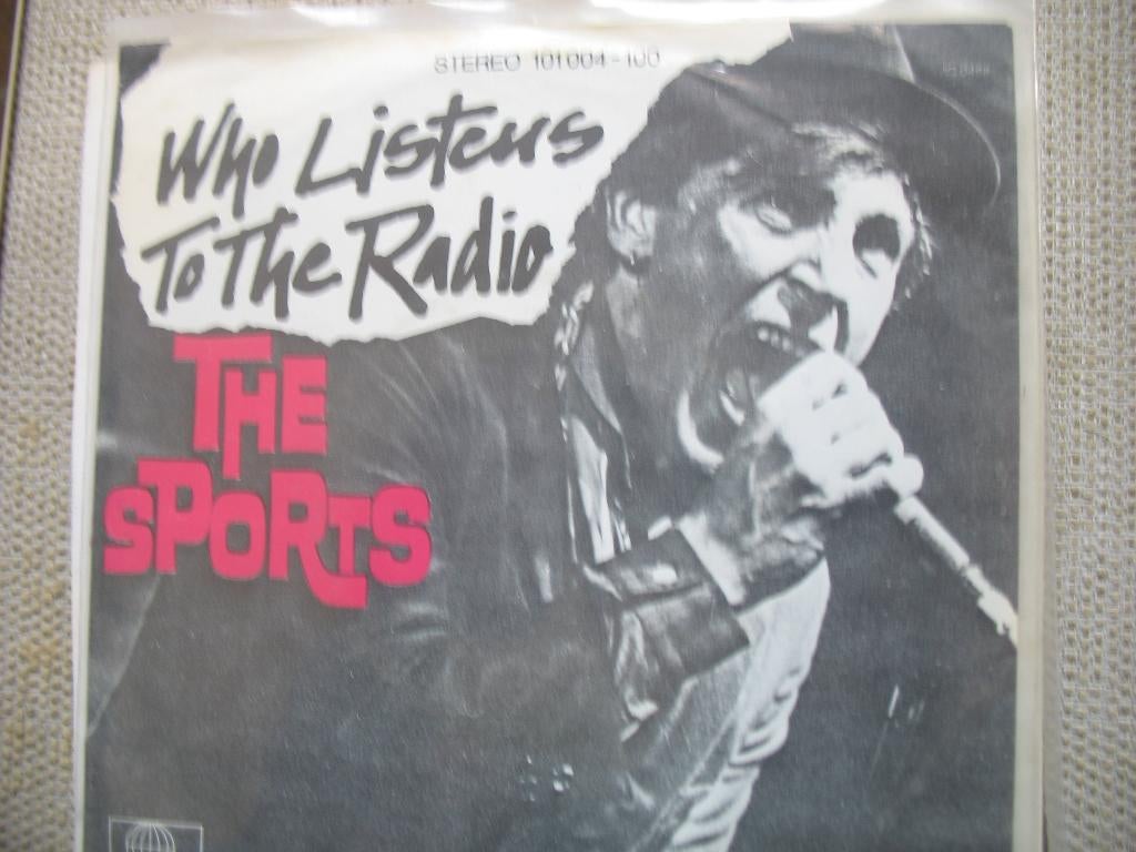 The Sports - Who listens to the radio, Cd's en Dvd's, Vinyl Singles, Gebruikt, 7 inch, Single, Ophalen of Verzenden