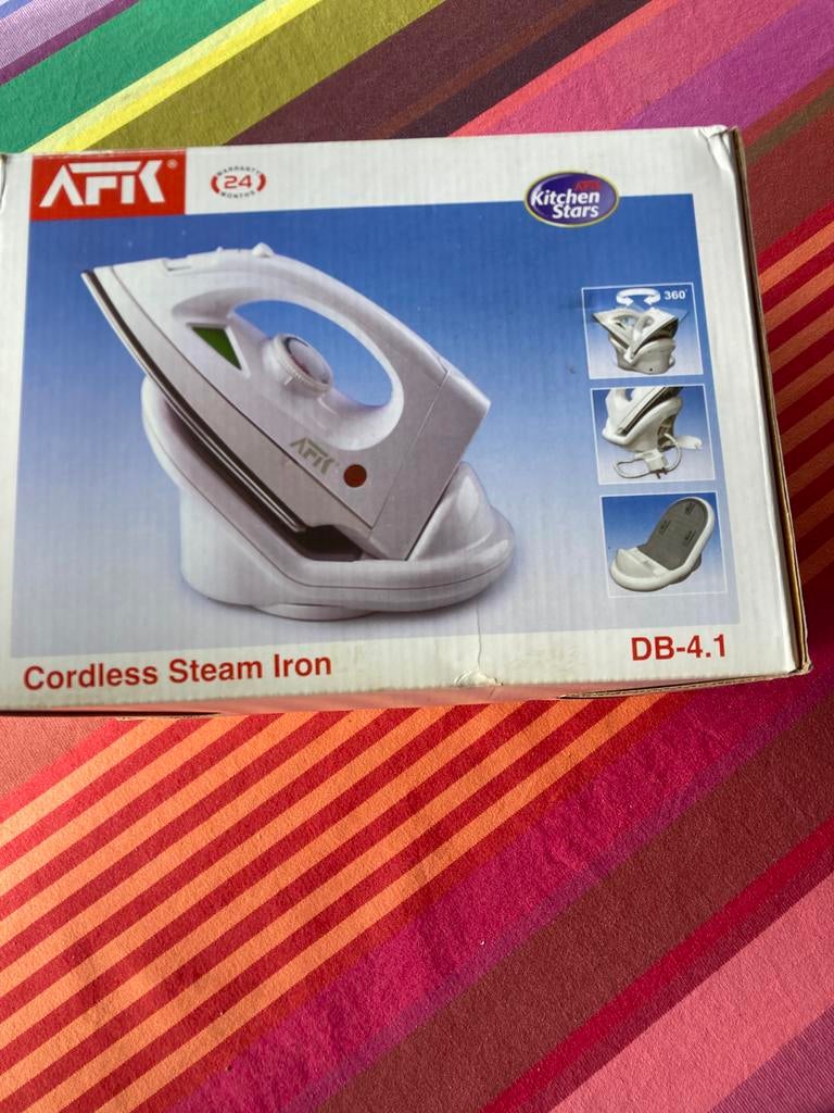 AFK Cordless Steam Iron DB-4.1 Nieuw, Witgoed en Apparatuur, Strijkijzers en Strijkplanken, Ophalen of Verzenden, Gebruikt, Draadloos strijkijzer