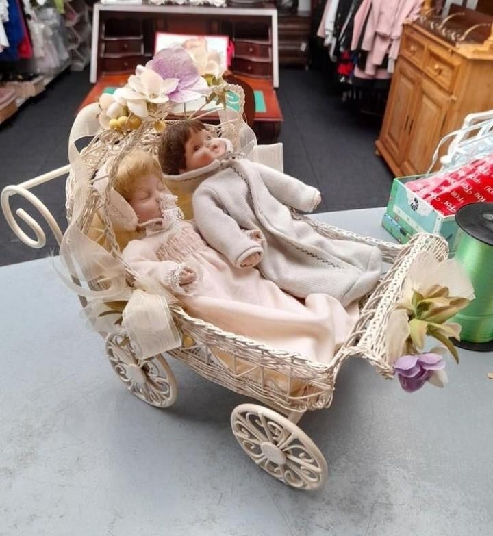 Ashton drake galleries poppen in bedje, Ophalen of Verzenden