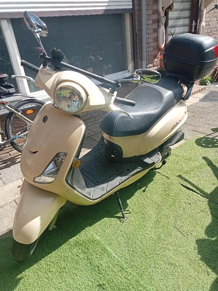 Scooter, Ophalen, Gebruikt, Maximaal 45 km/u, Benzine