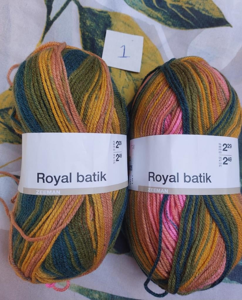 2 bollen wol gekleurd gemêleerd (Royal Batik), Ophalen of Verzenden, Nieuw, Breien of Haken, Wol of Garen