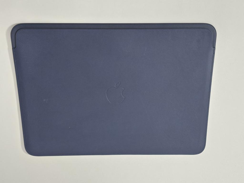 Apple Leather Sleeve - MacBook Air & Pro 13" - Midnight Blue, Apple Distribution International, Contactus.ie@euro.apple.com, Hollyhill Industrial Estate 23, YK84 Cor, Ierland