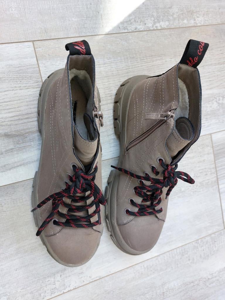 Beige laarsjes, Beige, Lage of Enkellaarzen, Ophalen of Verzenden, Zo goed als nieuw