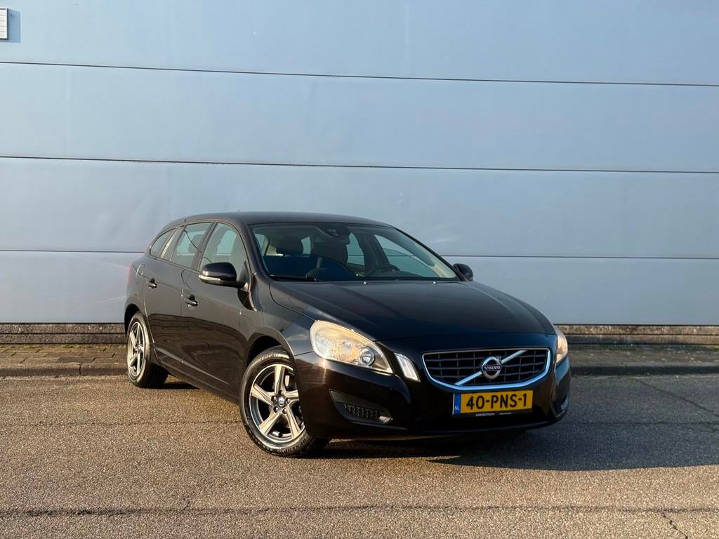 Volvo V60 1.6 T3 Kinetic (bj 2011) 150PK|NAVI|CRUISE|APK 202, Voorwielaandrijving, Gebruikt, 4 cilinders, 150 pk