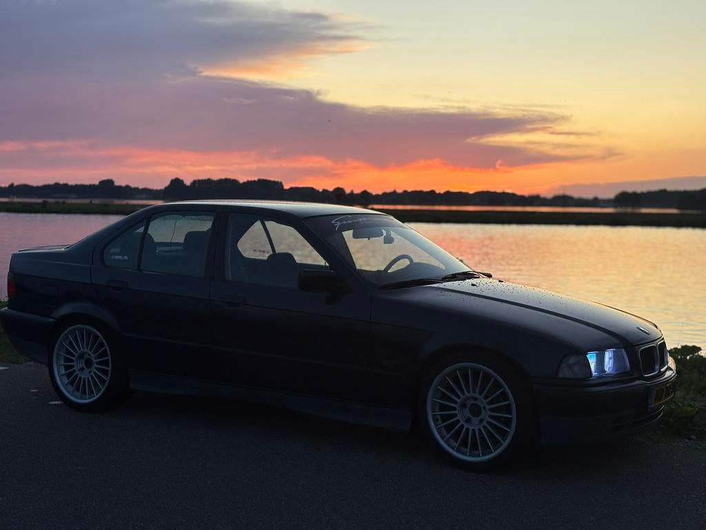BMW 3-Serie E36 1.8 I 318 E2 1995 Blauw, Achterwielaandrijving, 4 cilinders, Blauw, 1796 cc
