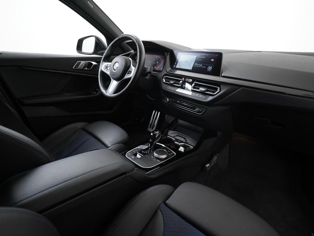 BMW 1 Serie 118i M Sport Shadow | Trekhaak | HiFi Audio | Li, 12 maanden, Gebruikt, Zwart, Origineel Nederlands