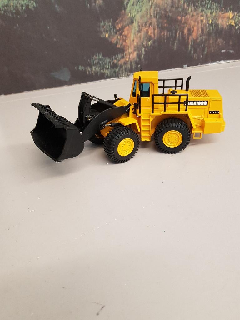 Te koop Michigan L-320 Wheelloader 1/50 metaal, Hobby en Vrije tijd, Ophalen of Verzenden, Nieuw, Bus of Vrachtwagen