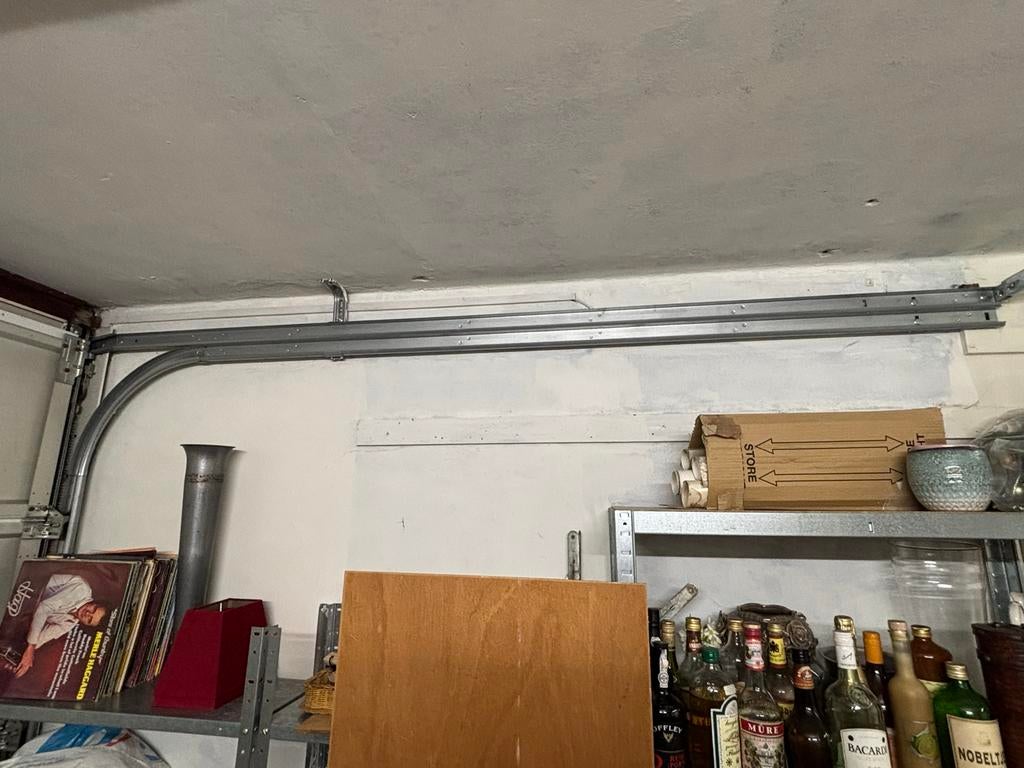 Elektrische garagedeur met 2 afstandsbedieningen, Garagedeur, Ophalen of Verzenden, Zo goed als nieuw, Metaal