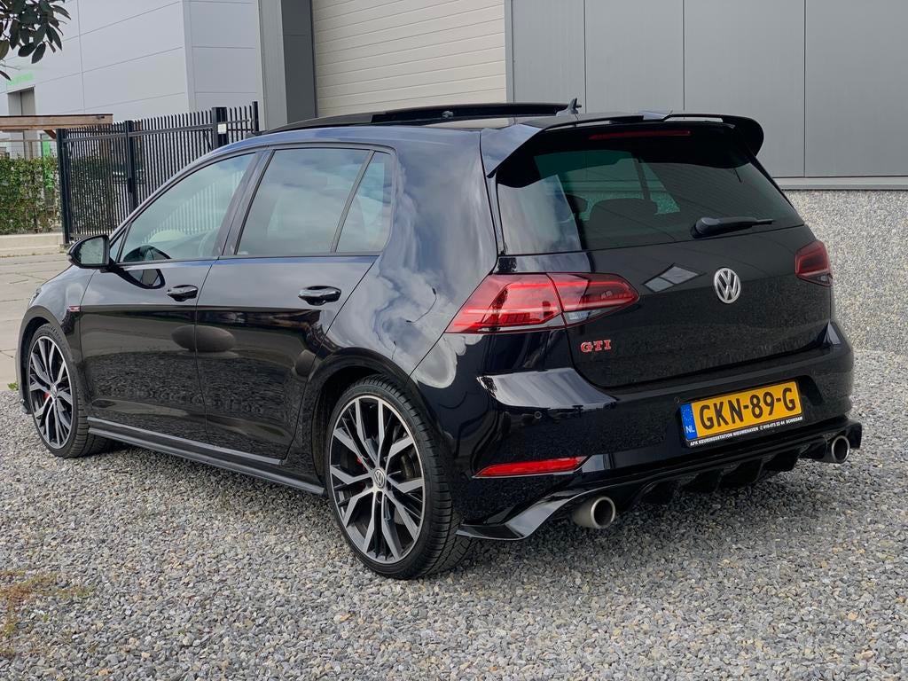 Volkswagen Golf 7.5 GTI Performance 301pk 7-DSG, 4 cilinders, 1984 cc, 1337 kg, Zwart