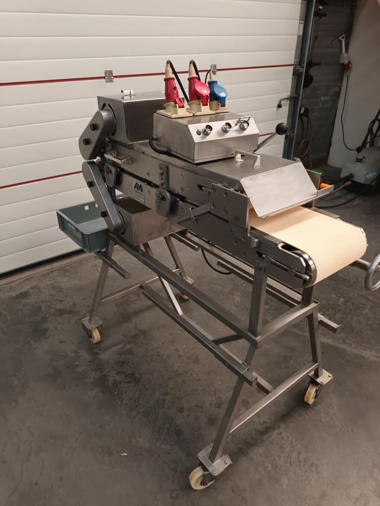 SELO SCHNITZELPLETTER SLAGERIJ INVENTARIS VLEESPLETTER, Ophalen, Zo goed als nieuw