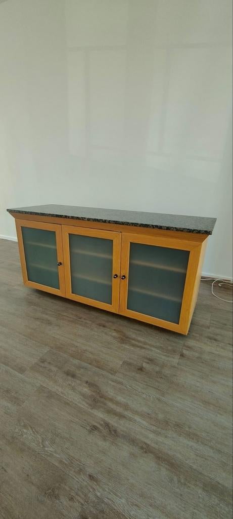 Moderne eikenhouten 3-deurs kast met granieten blad, 150 tot 200 cm, Ophalen of Verzenden, Zo goed als nieuw, Overige materialen