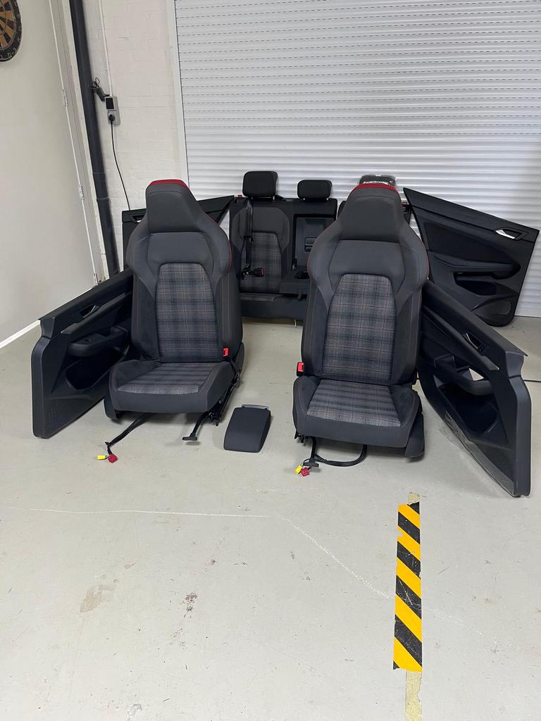 Golf 8 Gti interieur Alcantara leer stof airbags verwarming, Ophalen
