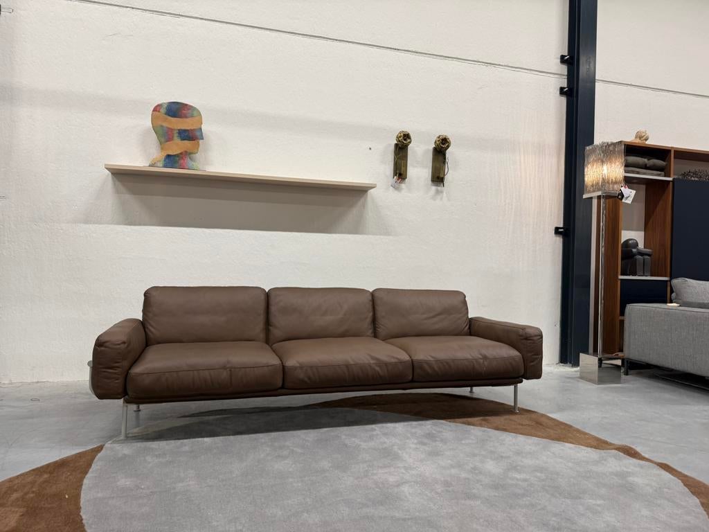 Nieuw Gelderland 10030 Hebe B3,5 Bank Bruin leer Design, Huis en Inrichting, Banken | Bankstellen, Rechte bank, Gelderland, Driepersoons