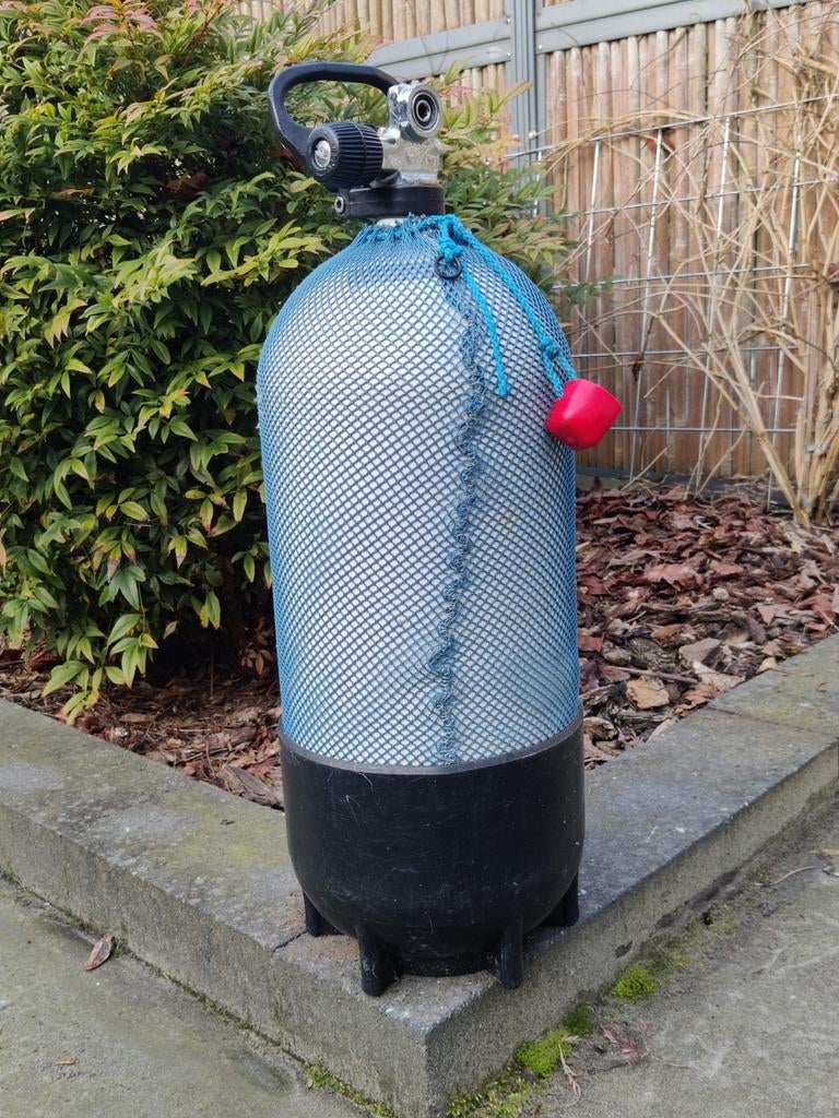 Duikfles 12 liter 'bommetje' met bescherming en handvat, Watersport en Boten, Duiken, Ophalen, Gebruikt, Duikfles
