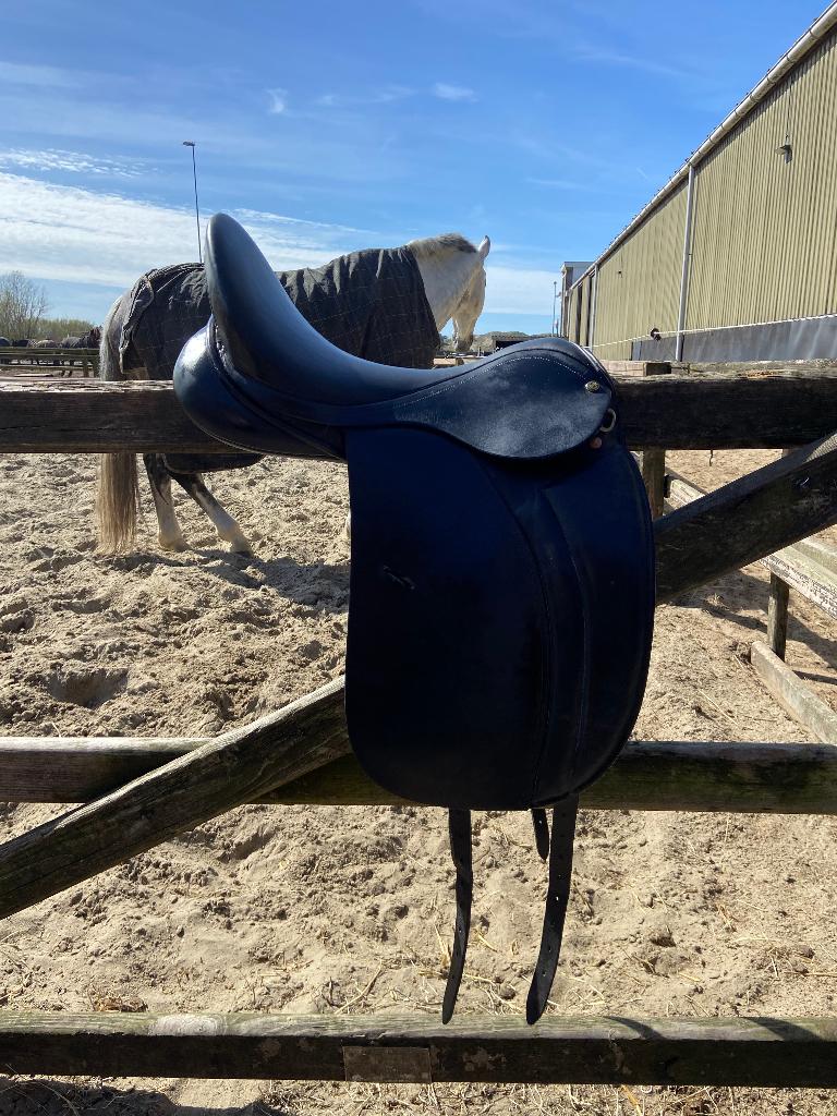 Prachtig leder Dressuur zadel 17,5 Henri de rivel, Ophalen of Verzenden, Gebruikt, Dressuur