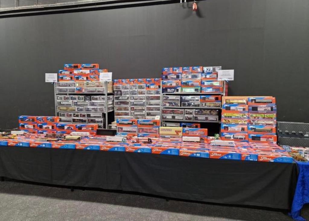 Tekno en Wsi verzamelingen gezocht, Ophalen of Verzenden, Zo goed als nieuw, Bus of Vrachtwagen, Tekno