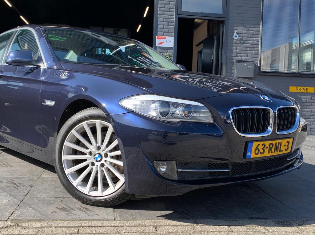 BMW 5-serie 523i High Executive|Stoelvw|PDC|Cruise|NAVI|APK, Auto's, Euro 5, Achterwielaandrijving, Gebruikt, Huisgarantie