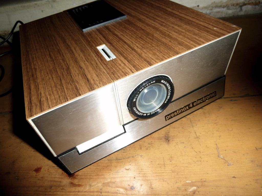 degelijke PRESTINOX 4 ELECTRONIC diaprojector, Ophalen of Verzenden