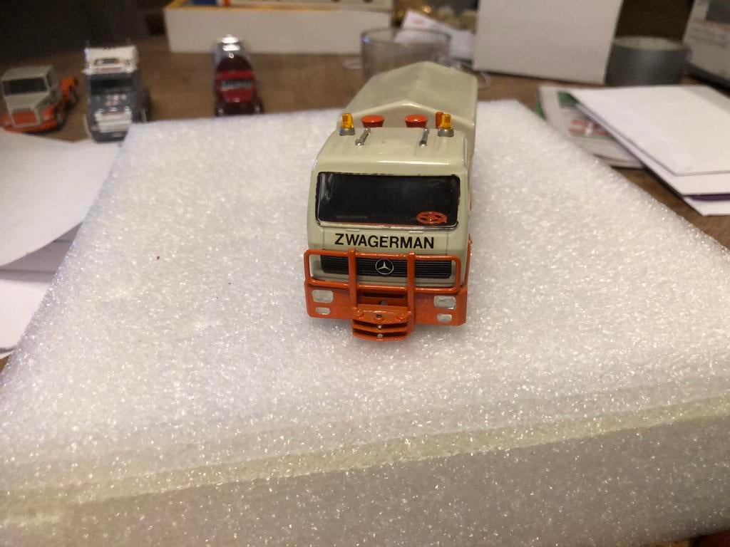 MERCEDES ACTROS 8x4 ZWAARTRANSPORT, Hobby en Vrije tijd, Modelauto's | 1:50, Ophalen of Verzenden, Zo goed als nieuw, Bus of Vrachtwagen