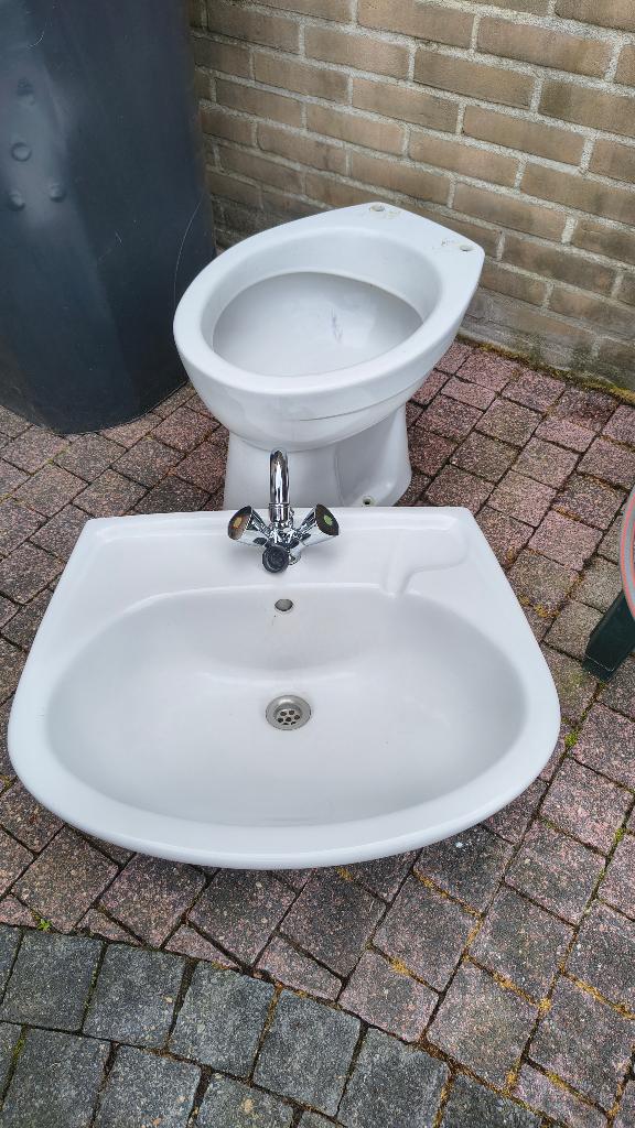 WC pot + wastafel met mengkraan GRATIS, Ophalen, Gebruikt, Steen, Toilet