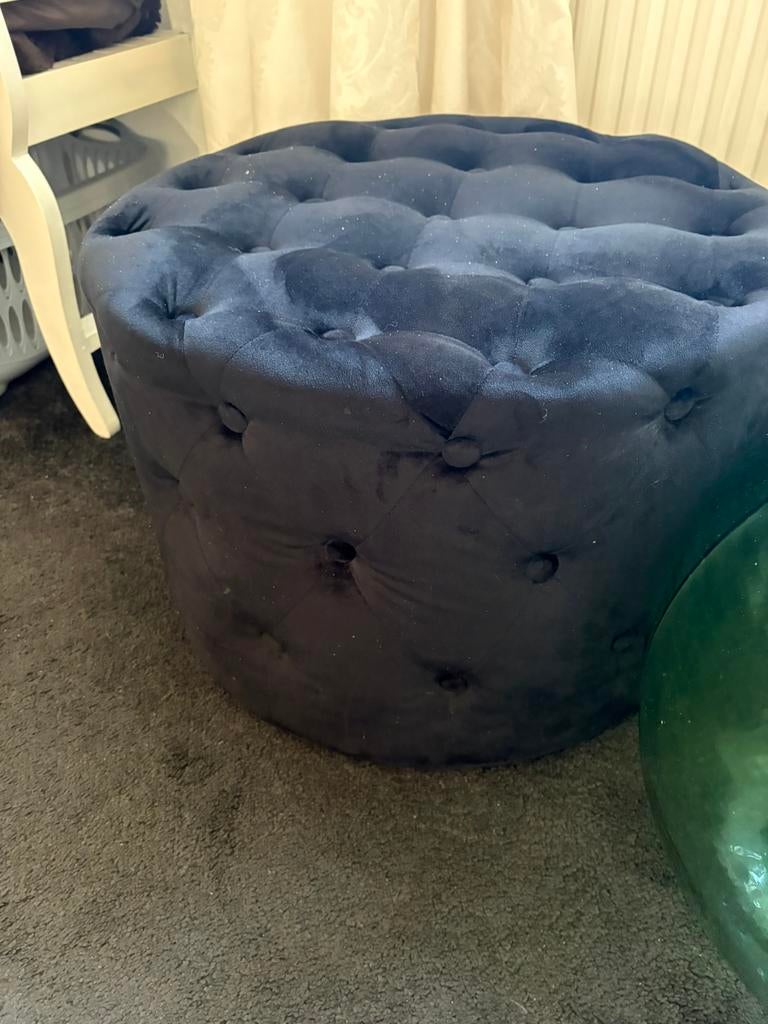 Poef zwart velvet fluweel 60-40, Huis en Inrichting, Rond, Minder dan 50 cm, Ophalen of Verzenden, Zo goed als nieuw