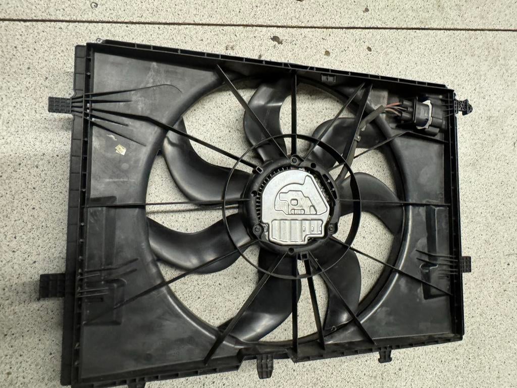 Mercedes w205 w213 ventilator koelvin, Auto-onderdelen, Motor en Toebehoren, Ophalen of Verzenden, Gebruikt, Mercedes-Benz