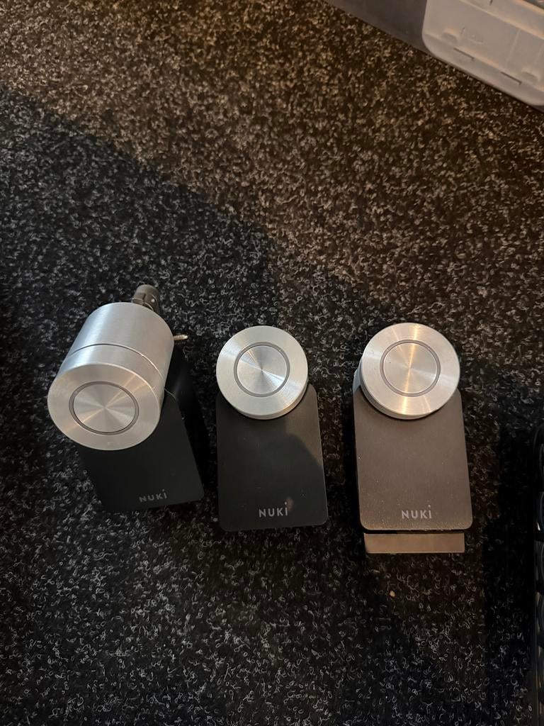 Nuki Smart Lock, Doe-het-zelf en Verbouw, Hang- en Sluitwerk, Ophalen of Verzenden, Gebruikt, Overige materialen, Slot