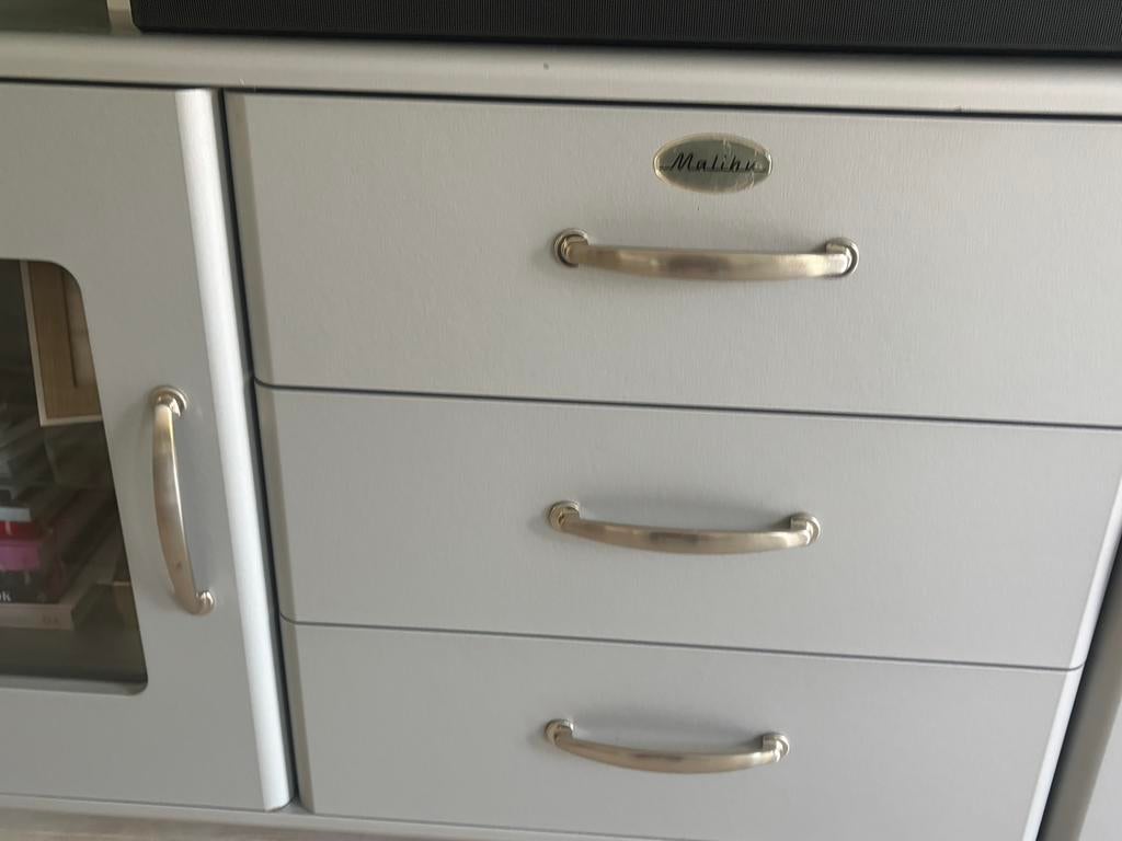 Tv meubel, Strak, Gebruikt, Met deur(en), 150 tot 200 cm