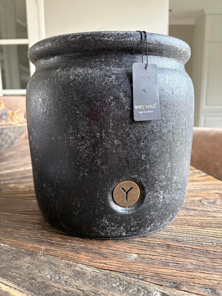 Brynxz (bloem)pot basalt, Overige materialen, Zwart, Nieuw, Ophalen of Verzenden