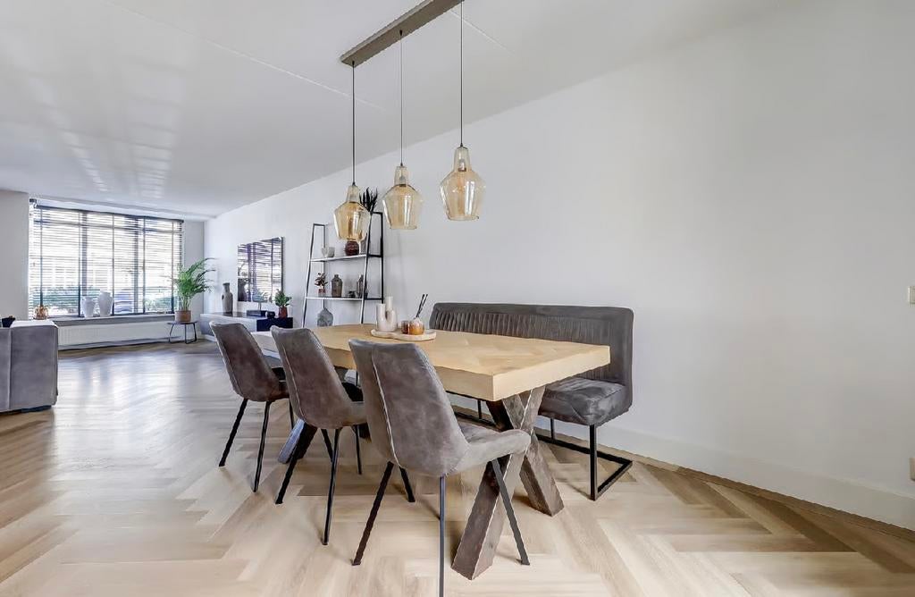 Eetkamerset eettafel eikenhout, eetbank, stoelen en lamp, Ophalen, Zo goed als nieuw