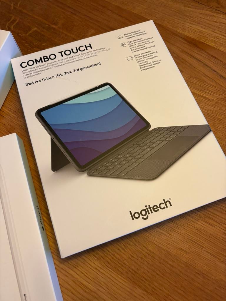 Logitech combo touch ipad pro 11 inch, Ophalen, Zo goed als nieuw, 11 inch, Bescherming voor- en achterkant