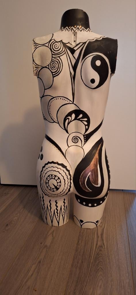 Decoratieve torso met zwart-wit patronen, Ophalen of Verzenden