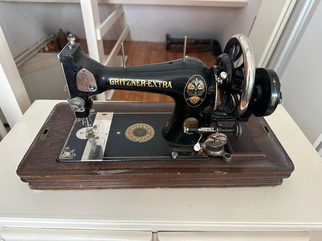 Antieke Gritzner Extra Naaimachine, Ophalen
