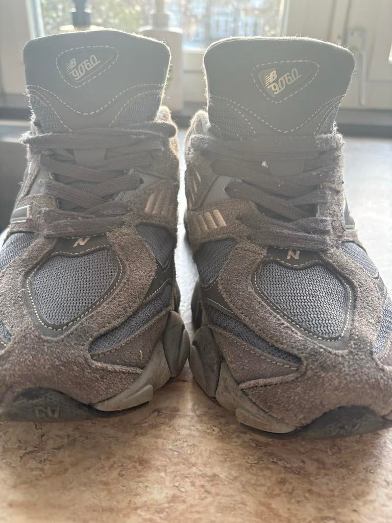 New Balance 9060 sneakers grijs maat 41.5, Kleding | Heren, Schoenen, Ophalen of Verzenden, Gedragen, Sneakers of Gympen