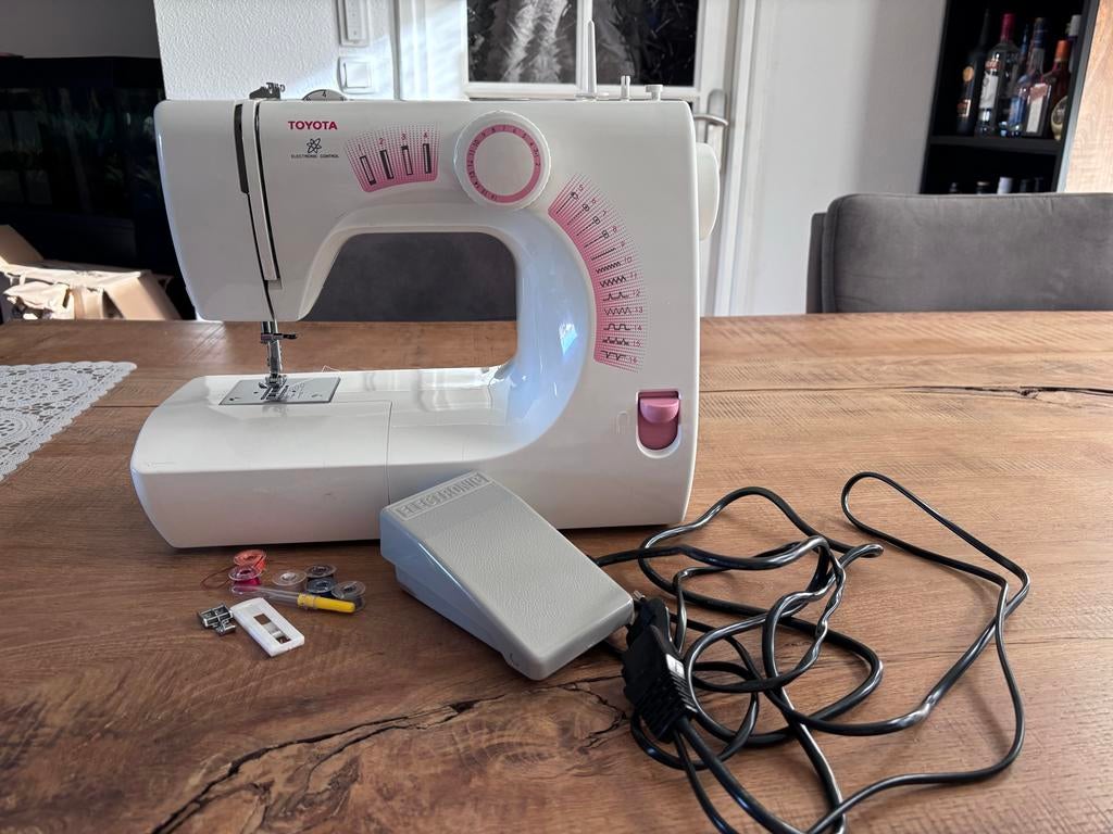 Toyota Naaimachine SE13 RS2000 - Perfect en goed onderhouden, Ophalen of Verzenden, Gebruikt, Naaimachine, Overige merken