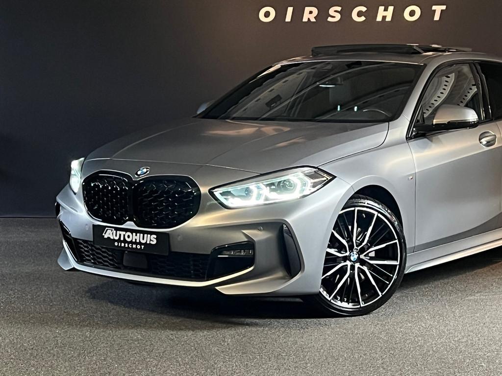 BMW 1-serie 120i High Executive Edition M Pano/ M stoelen/ F, 1998 cc, Gebruikt, Zwart, 4 cilinders