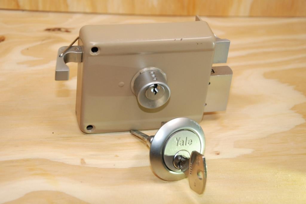 Yale oplegslot met (losse) buitencilinder - 635-50, Ophalen of Verzenden, Gebruikt