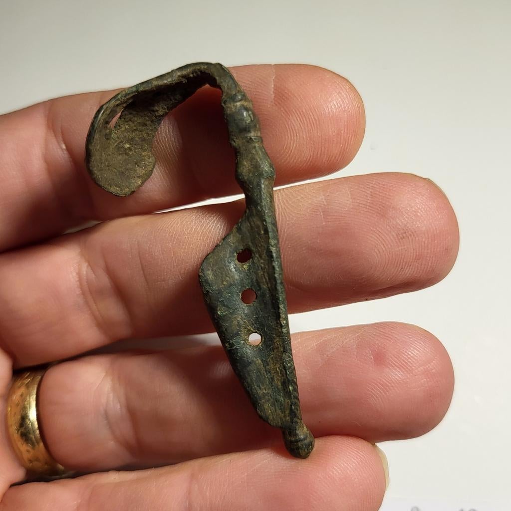 Bodemvondst bronzen Keltische wolfskop fibula, Ophalen of Verzenden