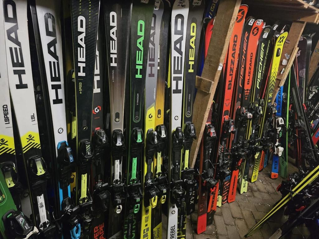 GROOTSTE VOORRAAD SKIS EN SKI SCHOENEN, Sport en Fitness, Skiën en Langlaufen, Zo goed als nieuw, Ski's, Skiën, Overige merken