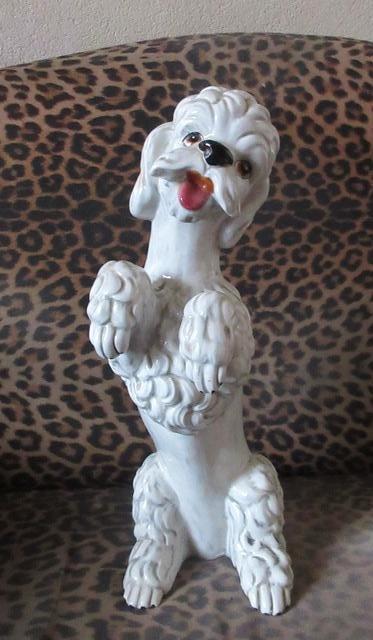 Poedel Italy aardewerk beeld hond Italie wit woonwagen stijl, Antiek en Kunst, Ophalen