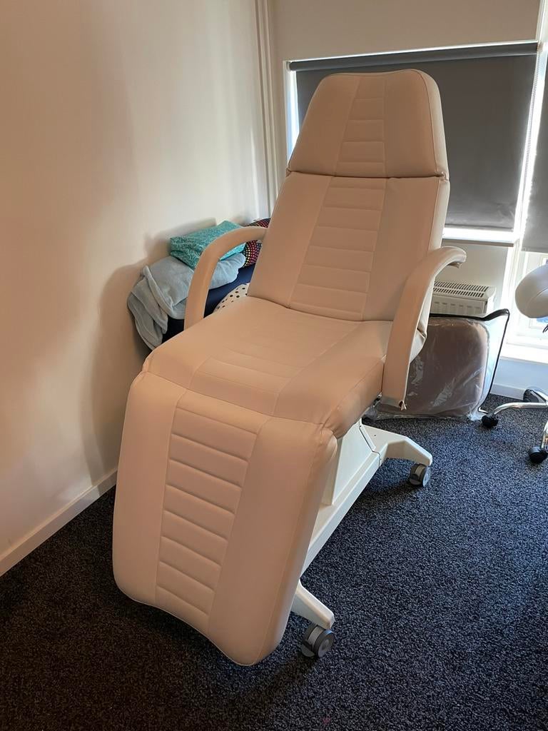 Hydraulische behandelstoel, Ophalen, Zo goed als nieuw, Massagetafel