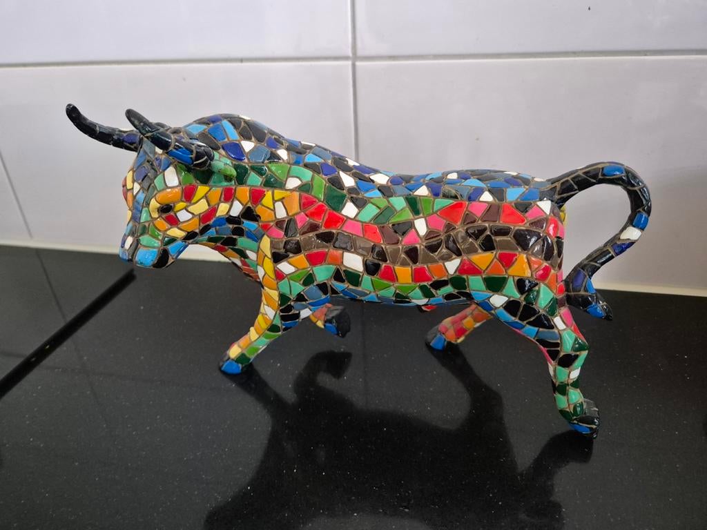 Gaudi  Kleurrijk Mozaïek Stierenbeeld - Origineel, Verzamelen, Ophalen of Verzenden, Zo goed als nieuw, Dier