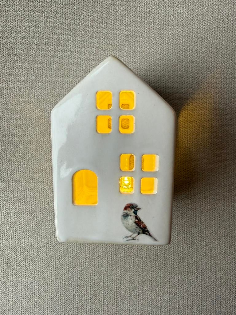 Nieuw verlicht keramieken huisje met mus, Ophalen of Verzenden, Nieuw