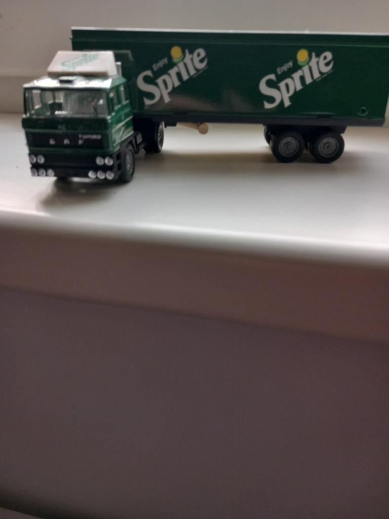 Vintage DAF Truck met Sprite Trailer, Hobby en Vrije tijd, Modelbouw | Auto's en Voertuigen, Zo goed als nieuw, Truck, 1:50 of kleiner