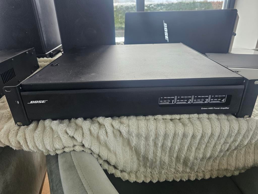 Bose Entero 4400 Power Amplifier - Topconditie!, Ophalen of Verzenden, Zo goed als nieuw, Bose, 120 watt of meer